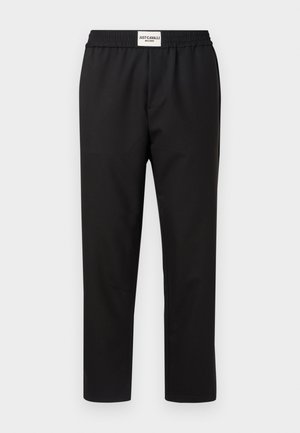 Pantalons noirs avec une taille élastique. Fabriqués à partir d'un tissu lisse et léger. Présentent une coupe droite et des détails minimalistes.