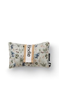 Suuri suorakulmainen koristepillow, jossa on kukkakuosi vihreissä ja sinisissä sävyissä, keskiöön on merkitty "Elodie" valkoisella ja vaaleanruskeilla korostuksilla.