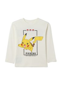Langärmeliges T-Shirt aus cremefarbenem Baumwollmaterial mit einem Grafikdesign von Pikachu. Das Design enthält den Text "Pikachu" und Pokébälle über der Figur.