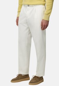 Boggi Milano Hlače chino - white