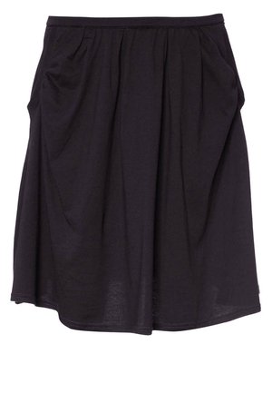 Jupe noire longueur genou avec plis et poches latérales, confectionnée dans un tissu léger avec une ceinture élastique.