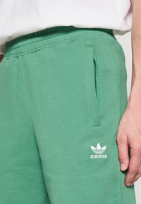 adidas Originals Spodnji deli trenirk - preloved green