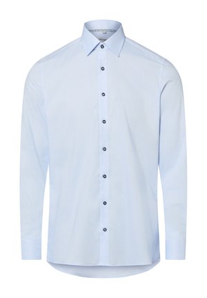 Camicia da uomo a maniche lunghe di color azzurro chiaro con colletto a punta e bottoni scuri sulla parte anteriore.