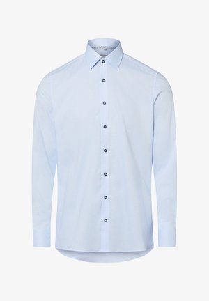 Camicia da uomo a maniche lunghe di color azzurro chiaro con colletto a punta e bottoni scuri sulla parte anteriore.