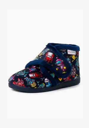 Zapatillas de color azul marino con un tejido suave que presenta patrones de robots coloridos. Correa de velcro ajustable para poner y quitar fácilmente. Diseño de perfil bajo.