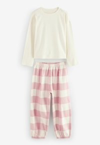 Maglietta crema a maniche lunghe con texture a coste, abbinata a pantaloni a righe rosa e bianchi con vita elasticizzata e polsini arricciati.