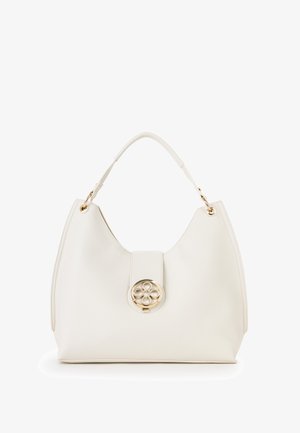 Borsa a spalla in pelle bianca con tracolla curva e fibbia decorativa circolare dorata al centro davanti.