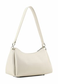 Borsa a tracolla in pelle beige chiaro con una forma curva, finiture argentate e chiusura superiore con cerniera. Texture liscia senza motivi visibili.