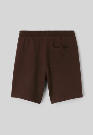 Shorts en coton marron avec une taille élastique et une poche arrière simple. Texture lisse, design au genou, sans fermetures visibles.