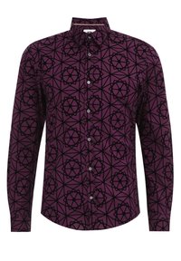 Dlouhý rukáv košile v tmavě purpurové látce s černým geometrickým vzorem, s límečkem na knoflíky a odpovídajícími knoflíky vpředu.