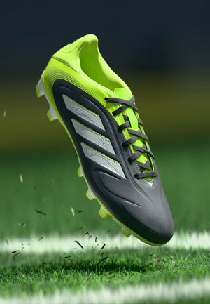 COPA PURE - Scarpe da calcetto con tacchetti - core black/footwear white/lucid lemon