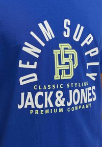 Jack & Jones PREMIUM GEDRUCKT RUNDHALS - Apdrukāts T-krekls - surf the web