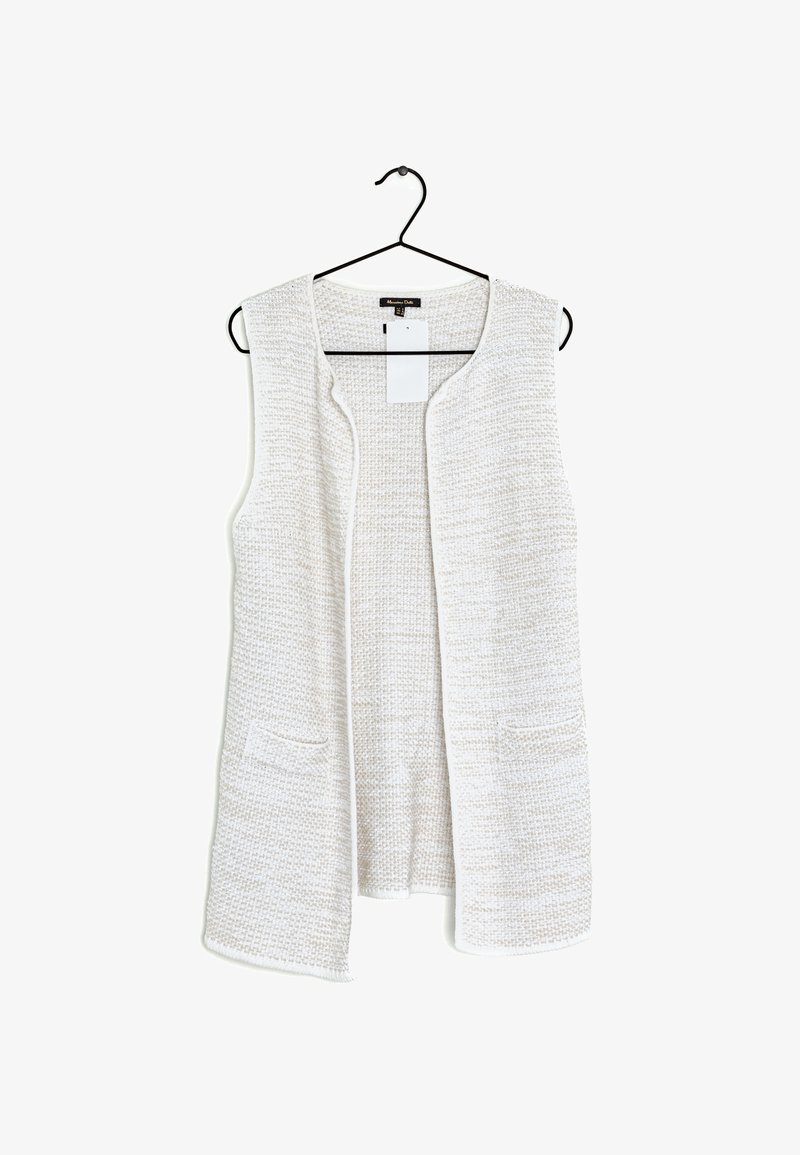 Leichte, strukturierte ärmellose Weste in Off-White mit zwei Fronttaschen und einem offenen Design. Hängt an einem schwarzen Haken.
