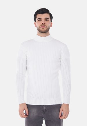 Maglione bianco a collo alto con maniche lunghe, realizzato in un materiale a maglia testurizzato. Design aderente, presenta un collo alto e polsini a costine.