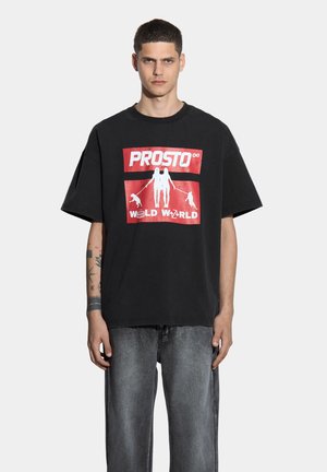- T-shirt z nadrukiem