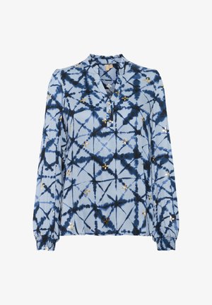 Modra bluzica z dolgimi rokavi z vzorcem tie-dye, ki ima temno modre in zlate akcentke, ovratnik in gumbasto zapiranje na vratu.