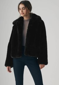 THE SET BOXY - REGULAR FIT - Chaqueta de invierno - black
