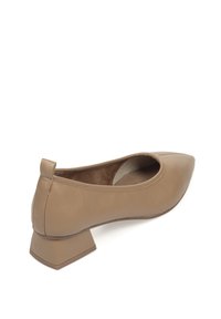 Kamome Tacones - camel