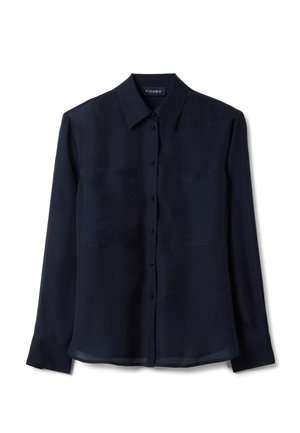 Camisa de manga larga azul marino con botones y dos bolsillos en el pecho, con cuello puntiagudo, mostrada sobre un fondo blanco.