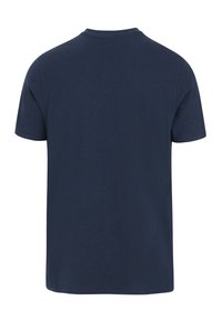 Námornícky modré tričko s krátkym rukávom, s okrúhlym výstrihom, hladkou textúrou a rovný strih. Žiadne viditeľné vzory ani akcenty. Jednoduchý dizajn.