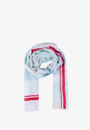 Jasnoniebieski szalik z czerwono-białymi paskami, luźno zwinięty z frędzlami na krawędziach, wyświetlony na białym tle.