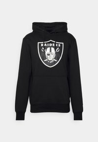 Sudadera negra con capucha. Presenta un gran logo de los Raiders en la parte delantera, cordones y un bolsillo canguro en la cintura.