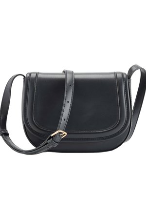 Zwarte leren crossbodytas met klep en verstelbare riem met een kleine gouden gesp, eenvoudig en glad ontwerp.