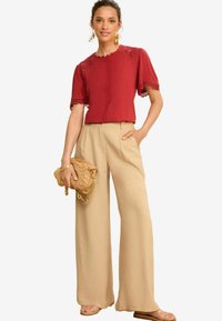 Love & Roses REGULAR FIT CROCHET DETAIL FLUTTER SLEEVE - Palaidinė - red