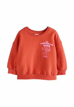 Pomarańczowa, rdzawego odcienia bluza dziecięca z różowym, kreskówkowym kawałkiem ciasta dyniowego i tekstem "The Pumpkin Pie Club" na piersi.