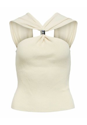 Top sin mangas de punto acanalado color crema con tirantes anchos retorcidos y sujetados por un anillo plateado en el pecho, silueta ajustada.