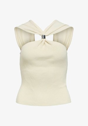 Top sans manches en maille côtelée couleur crème avec larges bretelles torsadées et maintenues par un anneau argenté au niveau de la poitrine, silhouette ajustée.