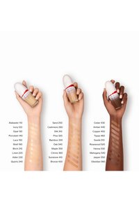 Shiseido REVITALESSENCE SKIN GLOW FOUNDATION SPF30 - Foundation - henna
