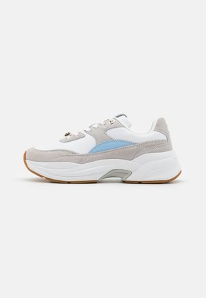 CHUNKY FEMININE RUNNER HARDWARE - Trainers - misty coast