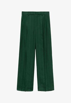 Grüne, weite Hosen mit einem strukturierten Stoff. Sie verfügen über vertikale weiße Nadelstreifen, einen Bund und zwei Seitentaschen.