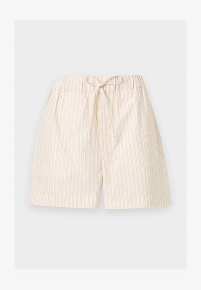 Ανοιχτό μπεζ σορτς με λεπτές κάθετες ρίγες και ελαστική μέση δεμένη με φιόγκο μπροστά, εμφανίζεται σε λευκό φόντο.
