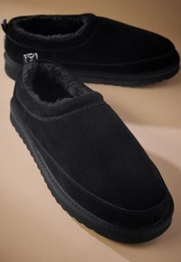 Unausgewählt, black