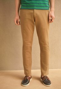 Next - SLIM FIT - Chino - dark sand Thumbnail-Bild 1