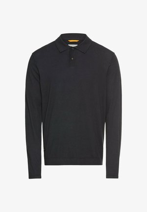 Koszula polo z długim rękawem w ciemnogranatowym kolorze. Posiada klasyczny kołnierzyk, zapięcie na trzy guziki oraz subtelne fakturowane wykończenie.