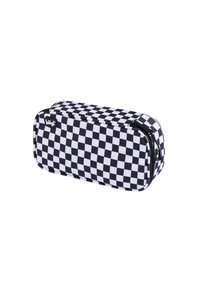 Černobílá kostkovaná penál s obdélníkovým tvarem, na zip, a s logem na boku. Hladký textilní materiál.