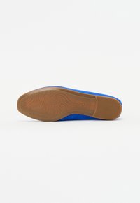 Thumbnail Image 5