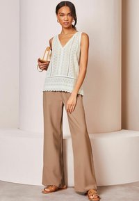 Lipsy BRODERIE REGULAR FIT - Blúzka - white