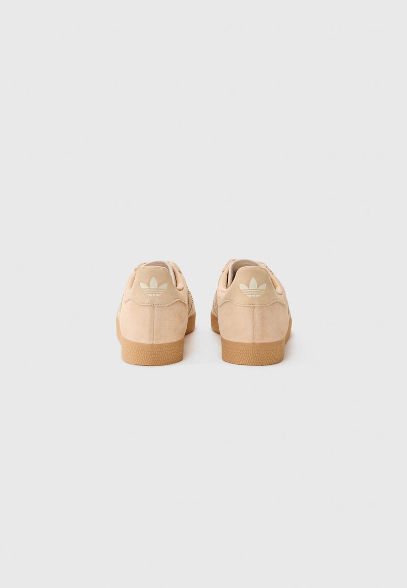 adidas gazelle silver green womens Buy adidas Originals Warm Clay/Ftwr White/Gold Met. Gazelle Bold J Sneakers