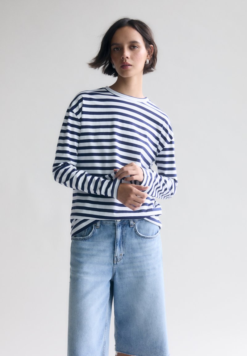 PULL&BEAR - STRIPED - Top dugih rukava - royal blue, Povećaj