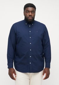 Tommy Hilfiger SOLID HERITAGE OXFORD  - Shirt - preppy navy/desert sky solid