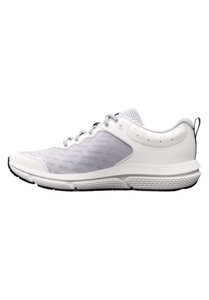 Weißer Sportschuh mit Mesh-Design, glattem Synthetik-Obermaterial, runder Zehenpartie und strukturiertem Profil. Ausgestattet mit Schnürverschluss und Zuglasche.