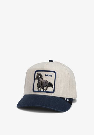 Gorra de béisbol con una parte superior de tela beige, visera azul marino y un gráfico de un caballo bordado dentro de un cuadrado en la parte frontal.