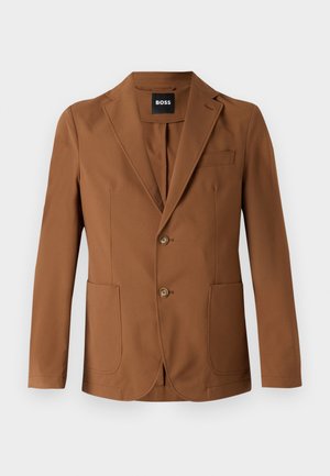 Brauner Blazer aus einem glatten Stoff, mit einem Reverskragen, zwei Fronttaschen, zwei Knöpfen und einer einzelnen Brusttasche.