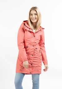 Jachetă corai, impermeabilă, cu glugă, accesorii din metal argintiu, șnururi la talie și la mansete, mâneci elastice și închidere cu capse.