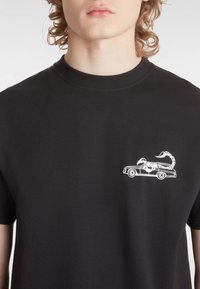 Vans STING WAGON - Camiseta estampada - black