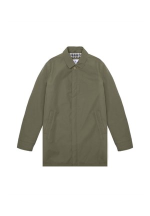 Cappotto verde oliva realizzato in tessuto testurizzato, con colletto a bottoni, due tasche laterali e taglio dritto con maniche lunghe.